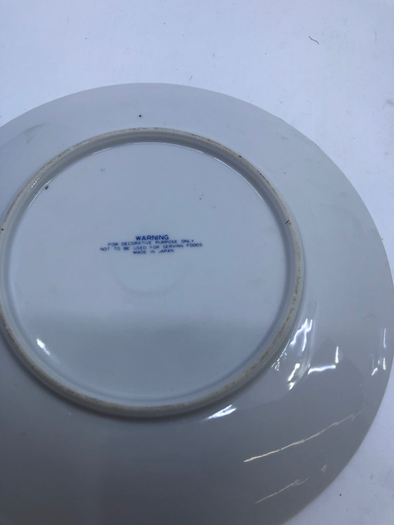 2 BLUE WINTER SCENE DECOR PLATES.