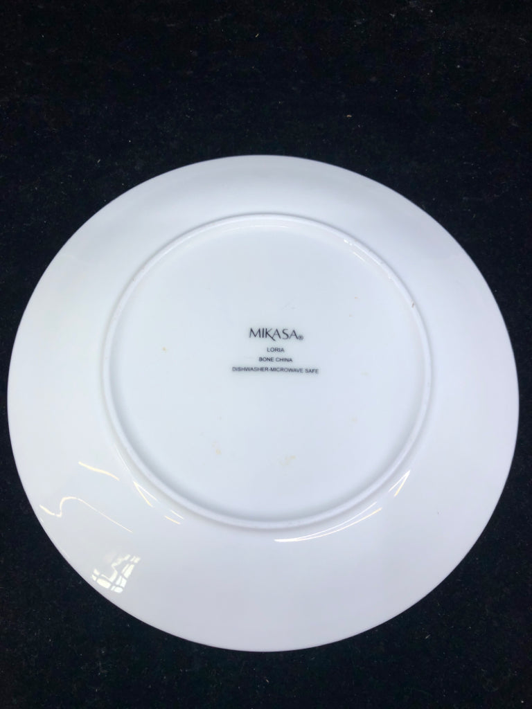 4 WHITE MIKASA LUNCH PLATES.