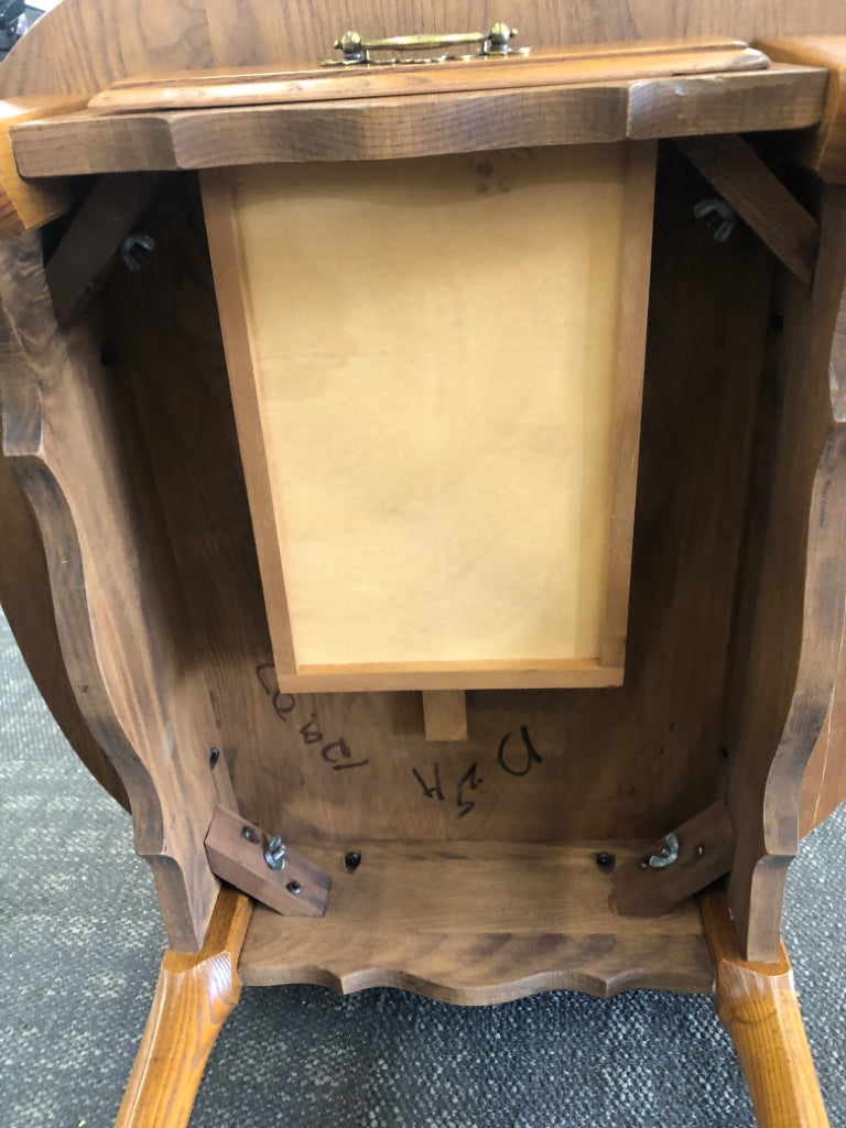 OVAL WOOD SIDE TABLE W/ DRAWER- STANDARD OF GARDNER.