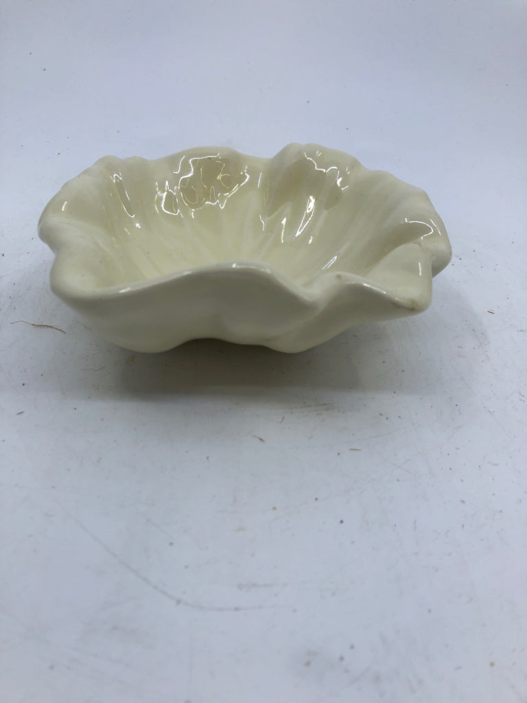 4 CREAM CABBAGE LEAF STYLE BOWLS.