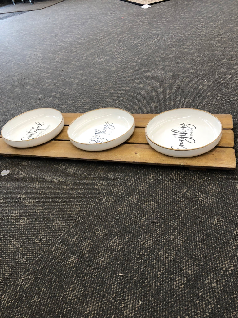 WHITE ENAMEL PLATES W SAYING WALL ART- GRATEFUL.
