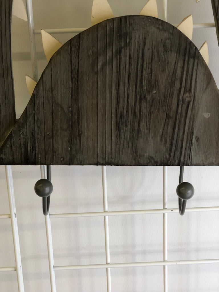 SHARK HEAD+ 2 HOOKS WALL ART.