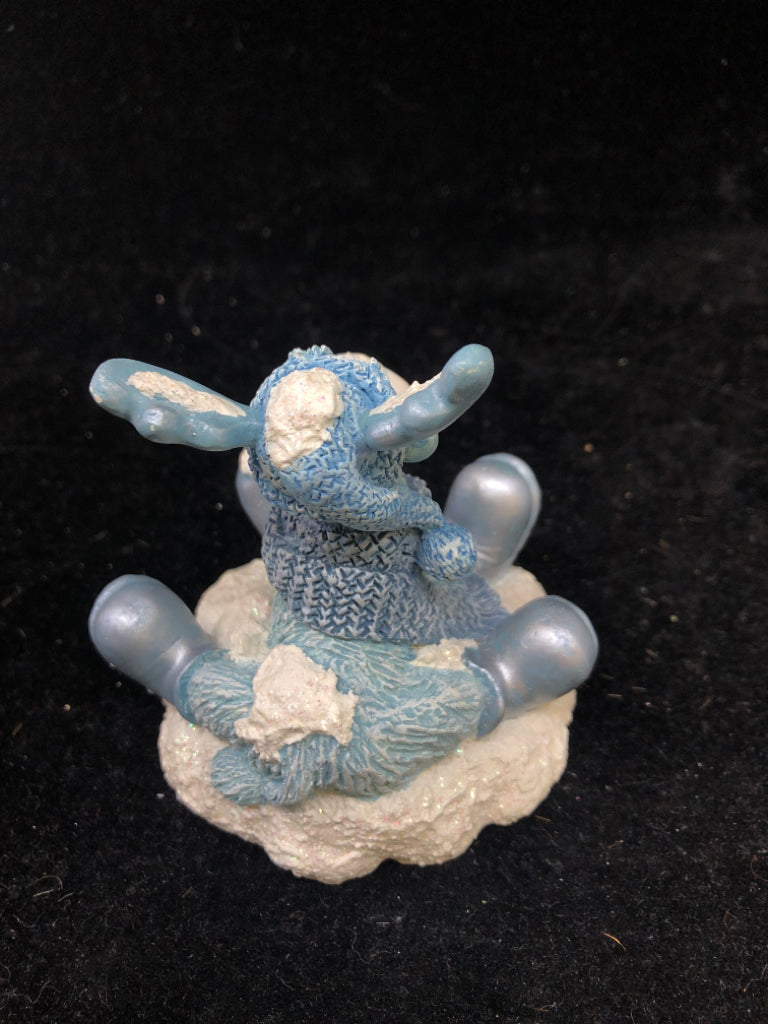 BLUE RESIN MOOSE WINTER CLOTHES "SITTING BULLY" DREAMSICLES NORTHERN LIGHTS FIGU