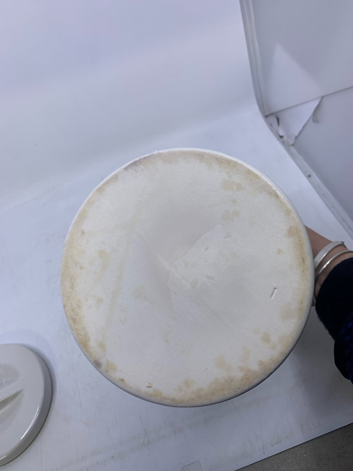 CERAMIC QUAKER OAT DECORATIVE CANISTER.