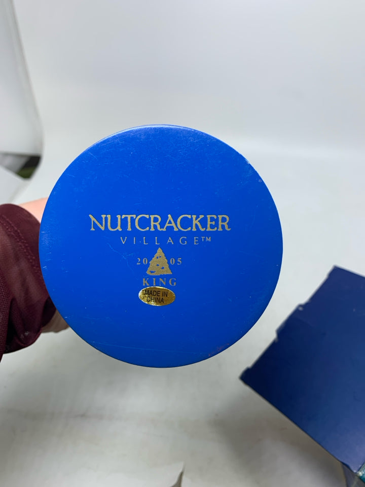 VTG IN BOX VILLAGE NUTCRACKER IN BLUE W/ RED & GOLD KING.