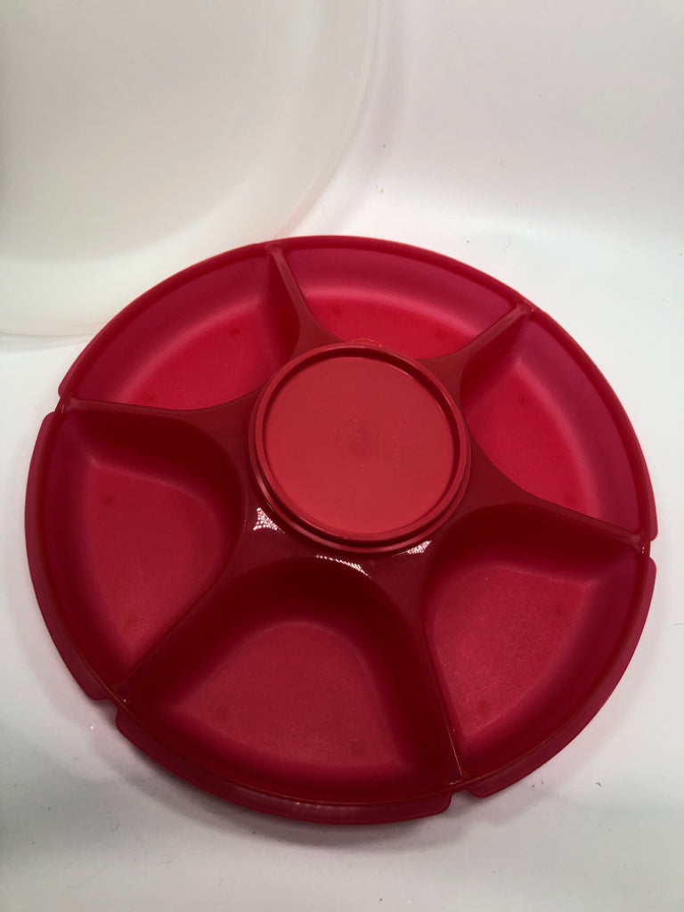 TUPPERWARE DIVIDED SERVING TRAY W/COVER.