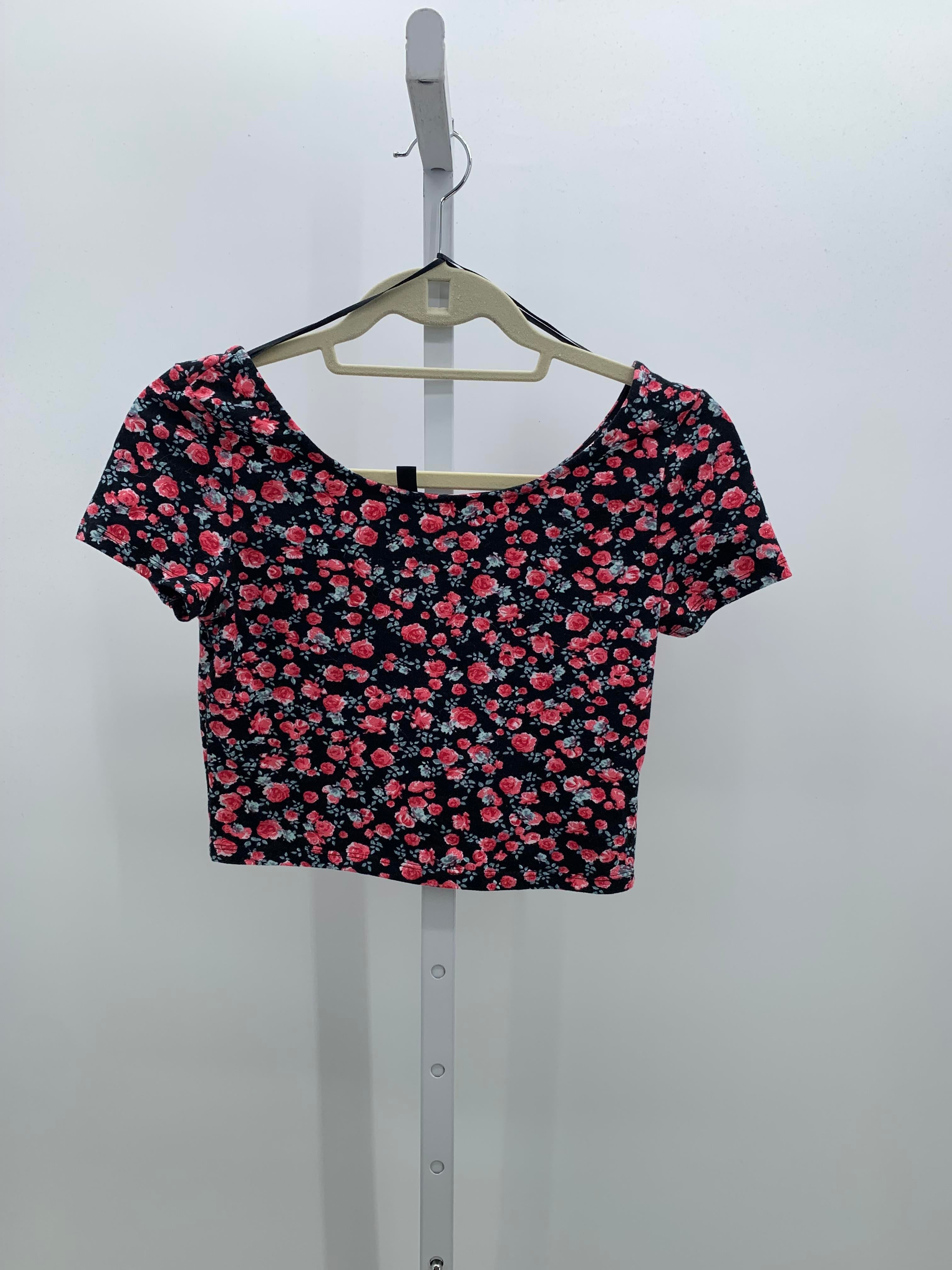 Divided Size Small Juniors Short Sleeve Shirt