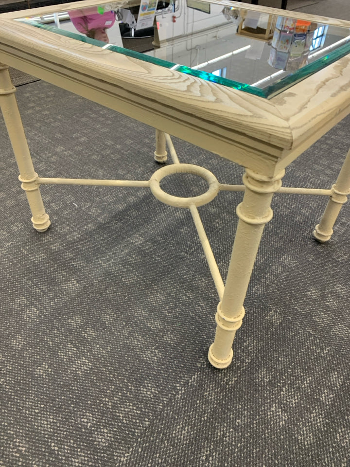 TAN WOODEN SIDE TABLE W/GLASS TOP.