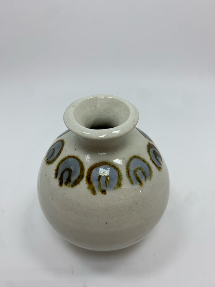 WHITE CERAMIC BUD VASE/EARTHTONE BLUE/BROWN DETAILS.