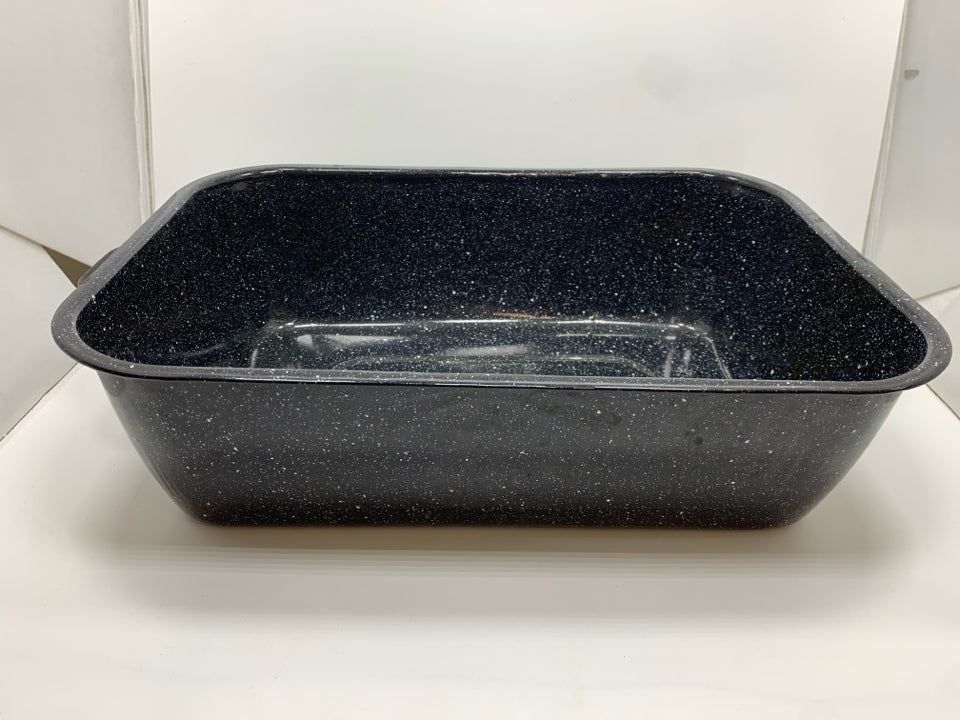 BLACK SPECKLED METAL ROASTING PAN.