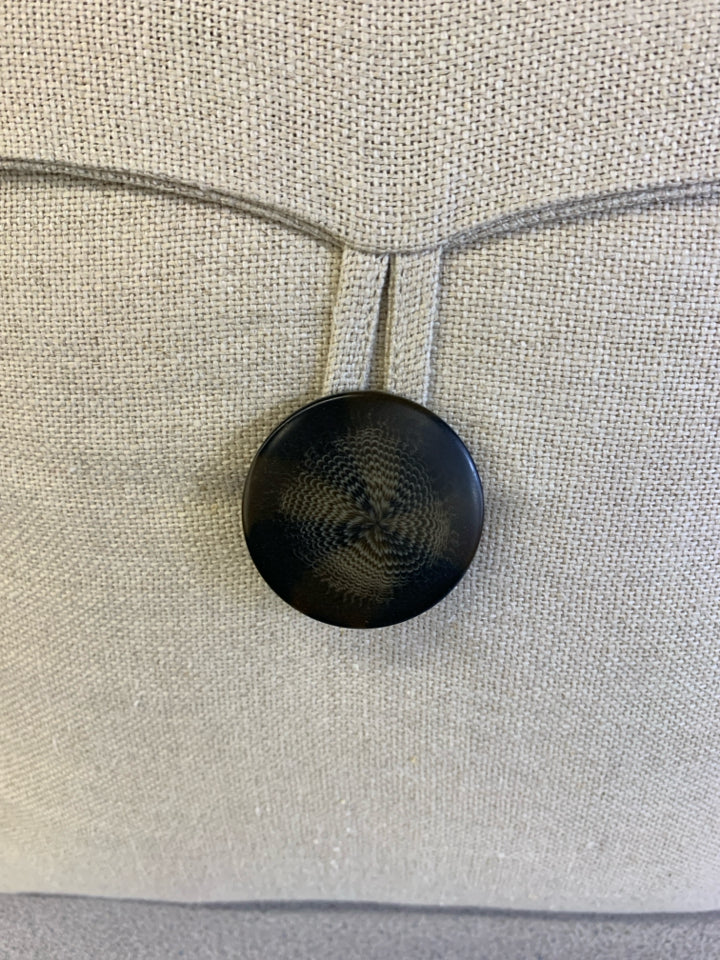 CANVAS PILLOW W/BUTTON.