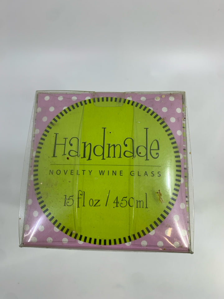 NIB HAND-PAINTED QUEEN WINE GLASS.