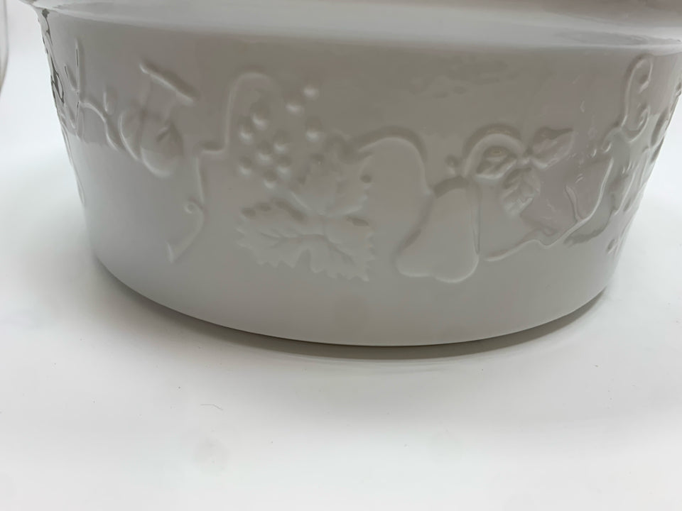 WHITE PORCELAIN CASSEROLE DISH W/EMBOSSED FRUITS AND LID.