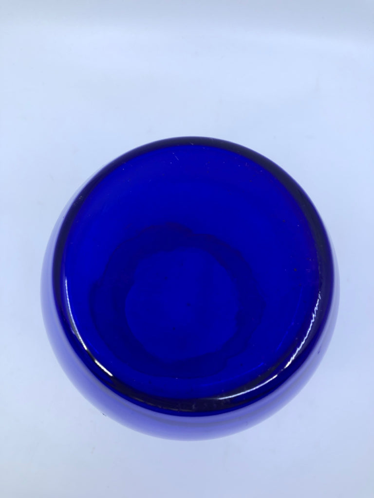 MEDIUM COBALT BLUE VASE.