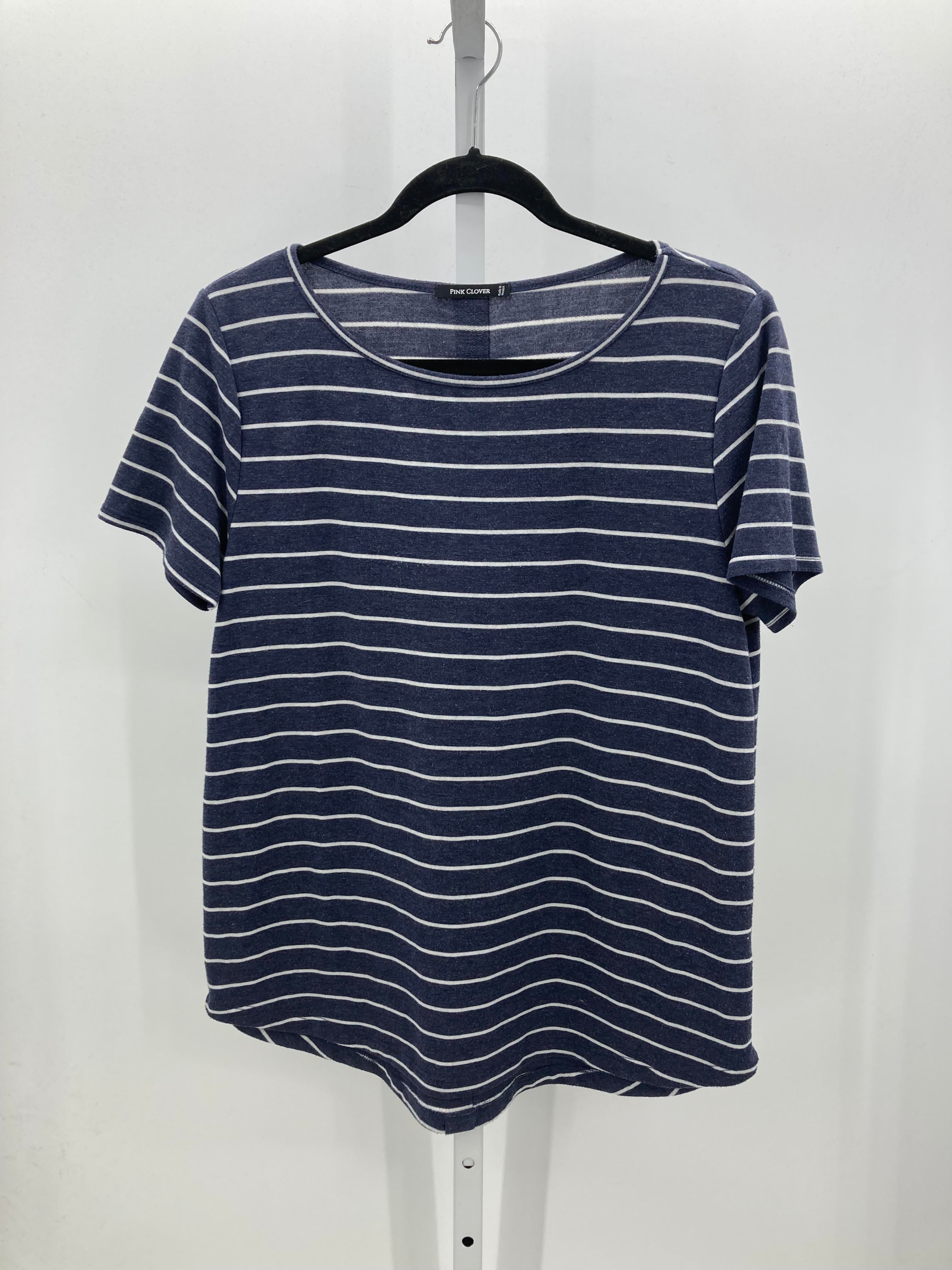 Size Medium Juniors Short Sleeve Shirt
