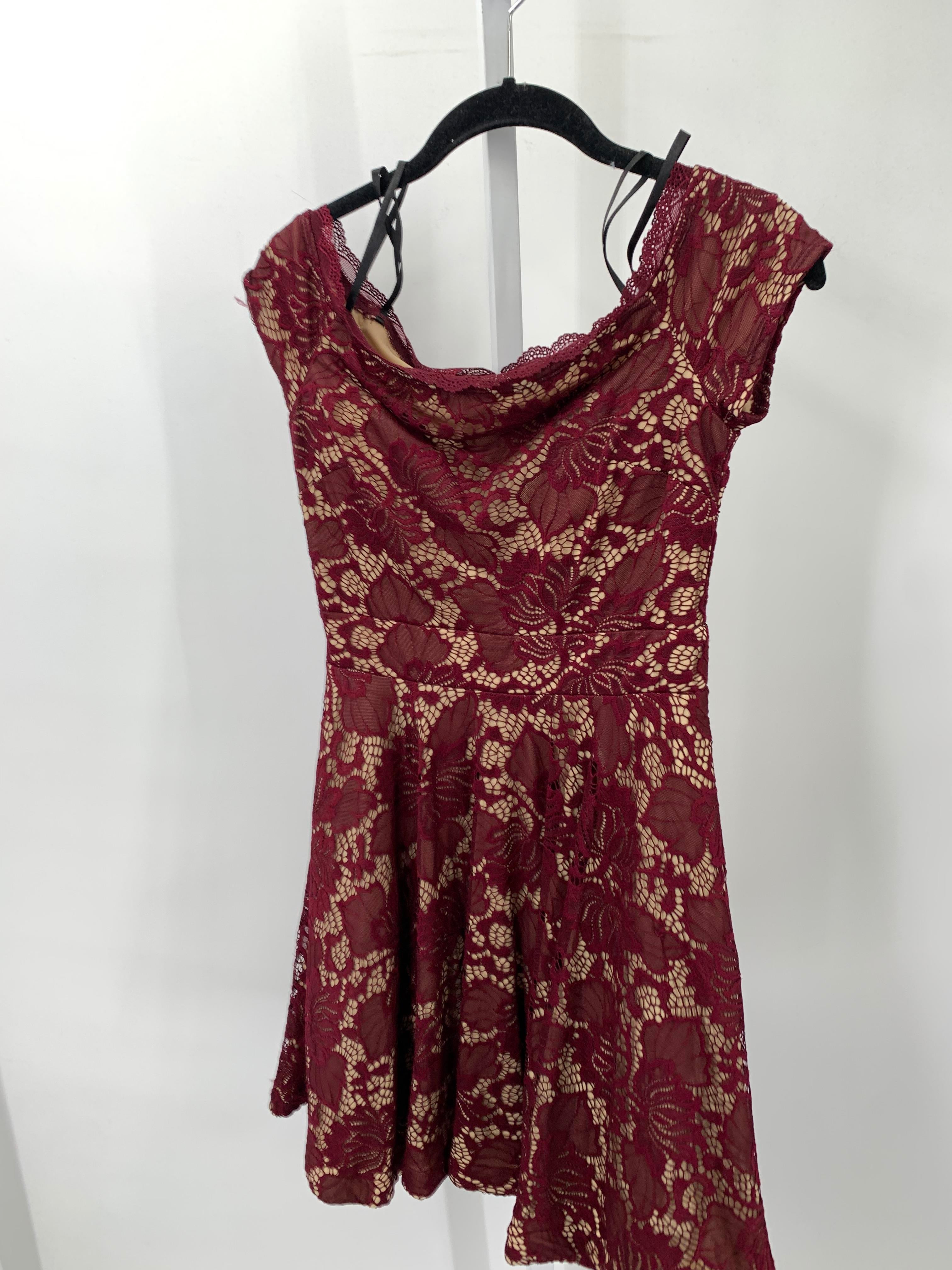 B. Darlin Size 5/6 Juniors Short Sleeve Dress