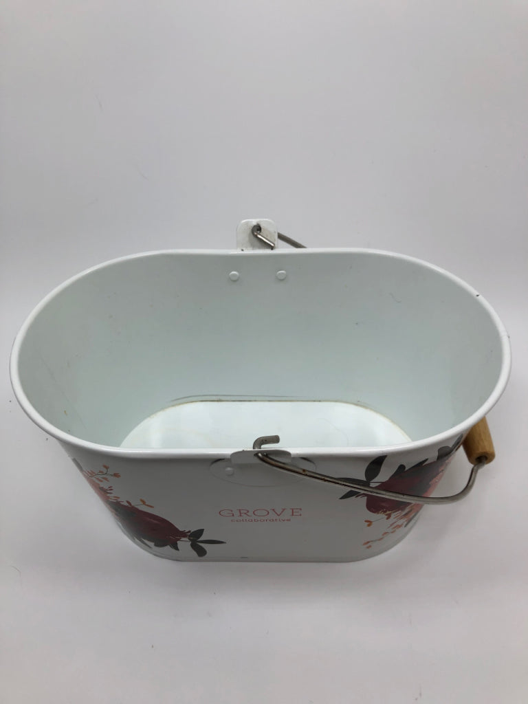 GROVE CO WHITE FLORAL BUCKET W/METAL+WOOD HANDLE.