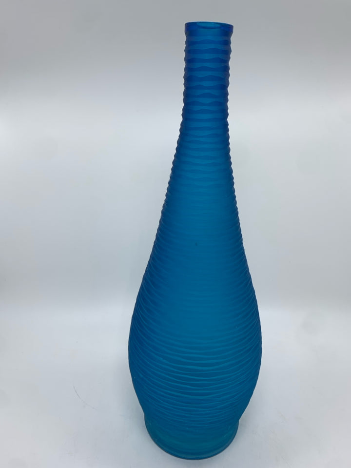 BLUE TEXTURED FROST VASE.