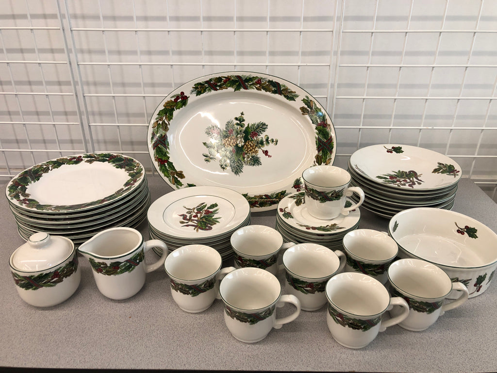 44PC HOLLY & PINECONES DISH SET - GARLAND ROYAL GALLERY - SERV FOR 8.