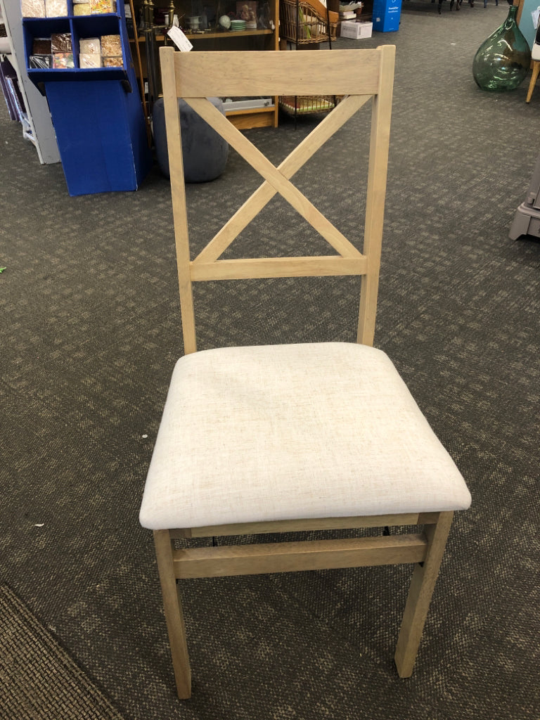 FOLDING UPHOLSTERED SEAT CHAIR.