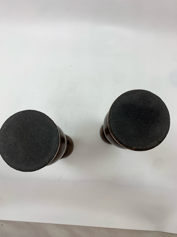 2 WOOD CANDLESTICK HOLDERS.