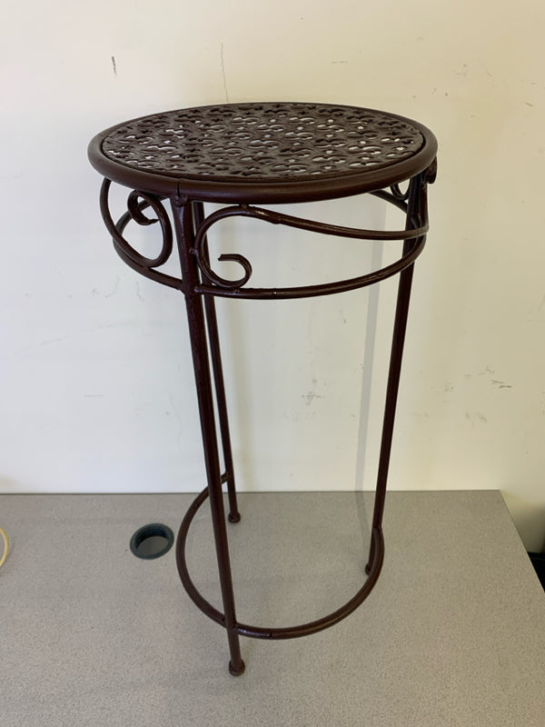 3 FOOTED METAL MAROON SWIRL PLANT STAND.