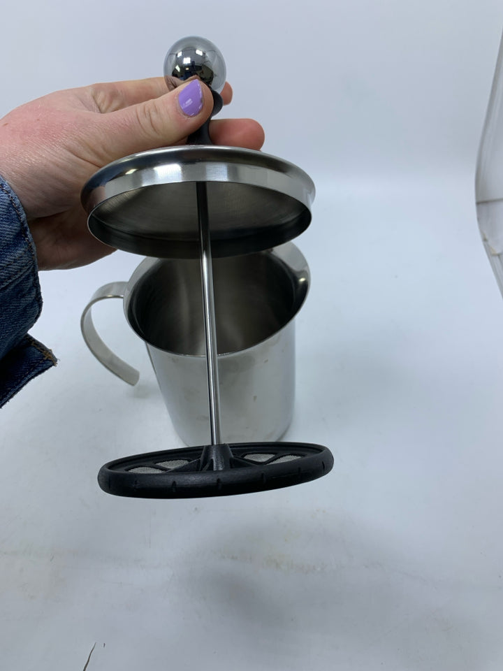 STAINLESS STEEL CREAMER W/ PRESS/HANDLE.