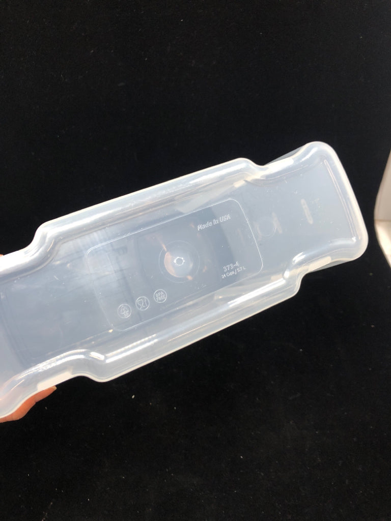 NEW PLASTIC FOOD STORAGE CONTAINER W/BLUE LID.