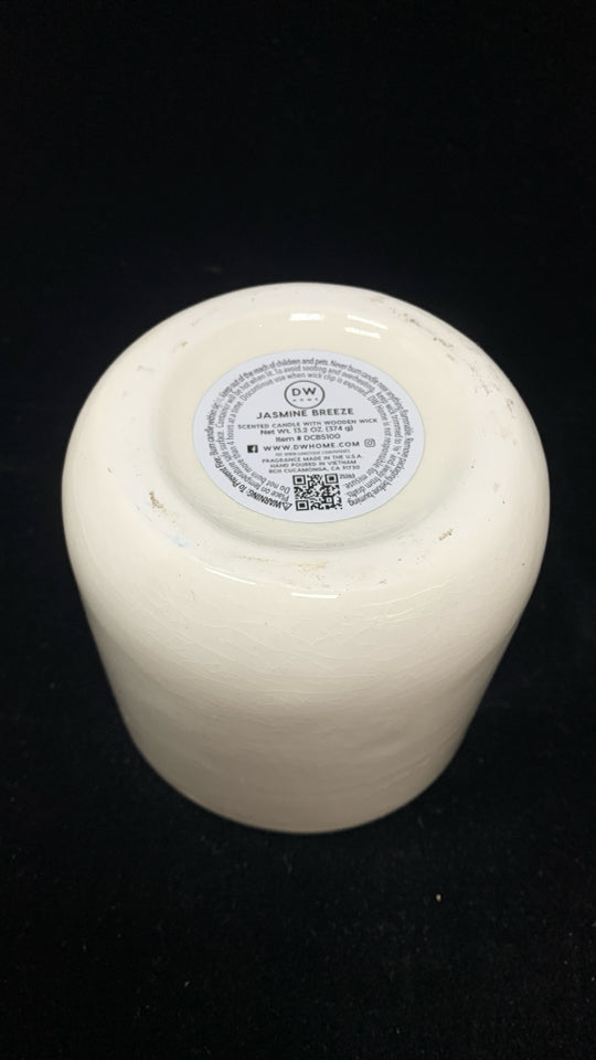 JASMINE BREEZE CANDLE.