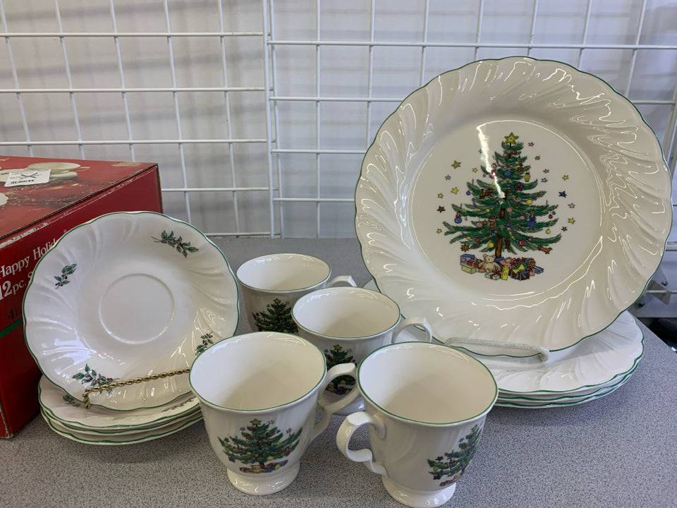 12pc HAPPY HOLIDAYS SVC 4- DINNER PLATES, CUPS, SAUCERS- IN BOX.