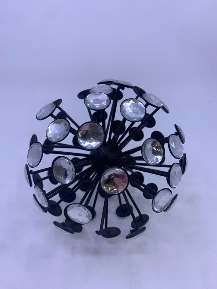 BLACK METAL BALL W/ DIAMOND CRYSTALS.