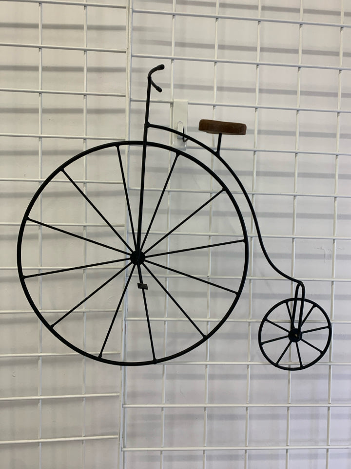 METAL BICYCLE WALL HANGING.