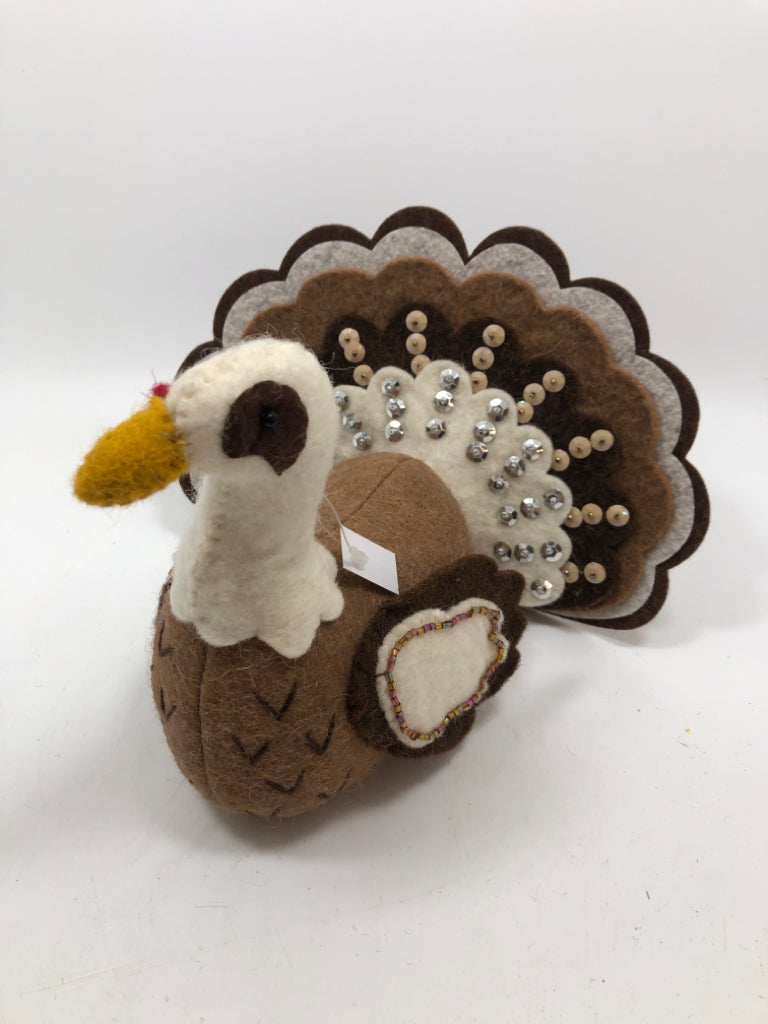 SEQUINS & FELT TURKEY.