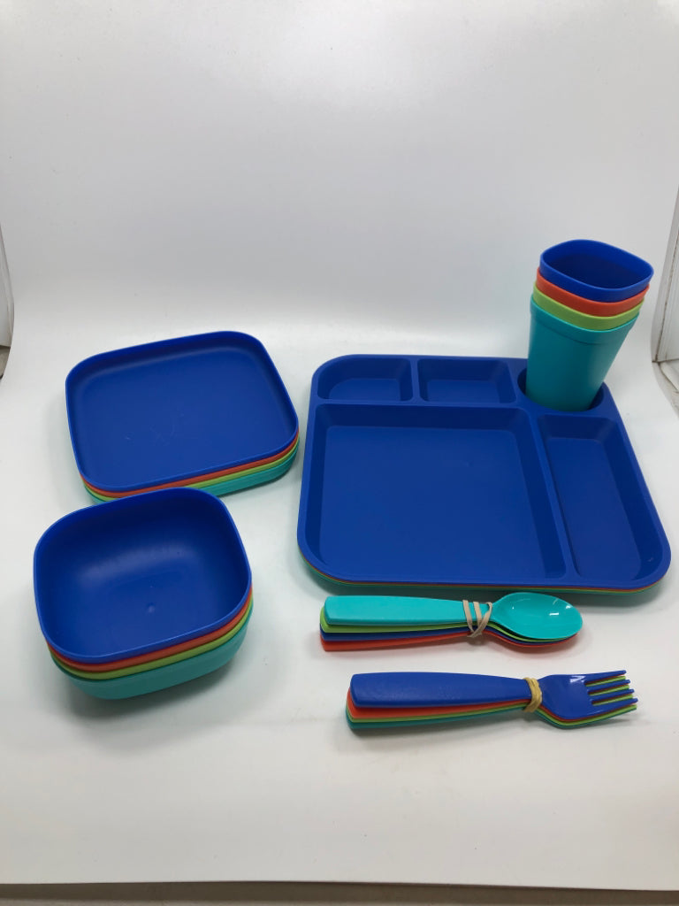20PC PLASTIC KIDS MULTI COLOR DINNER SET IN BAG.