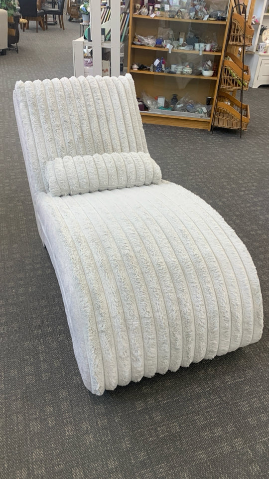 TEXTURED GREY FABRIC CHAISE LOUNGE.