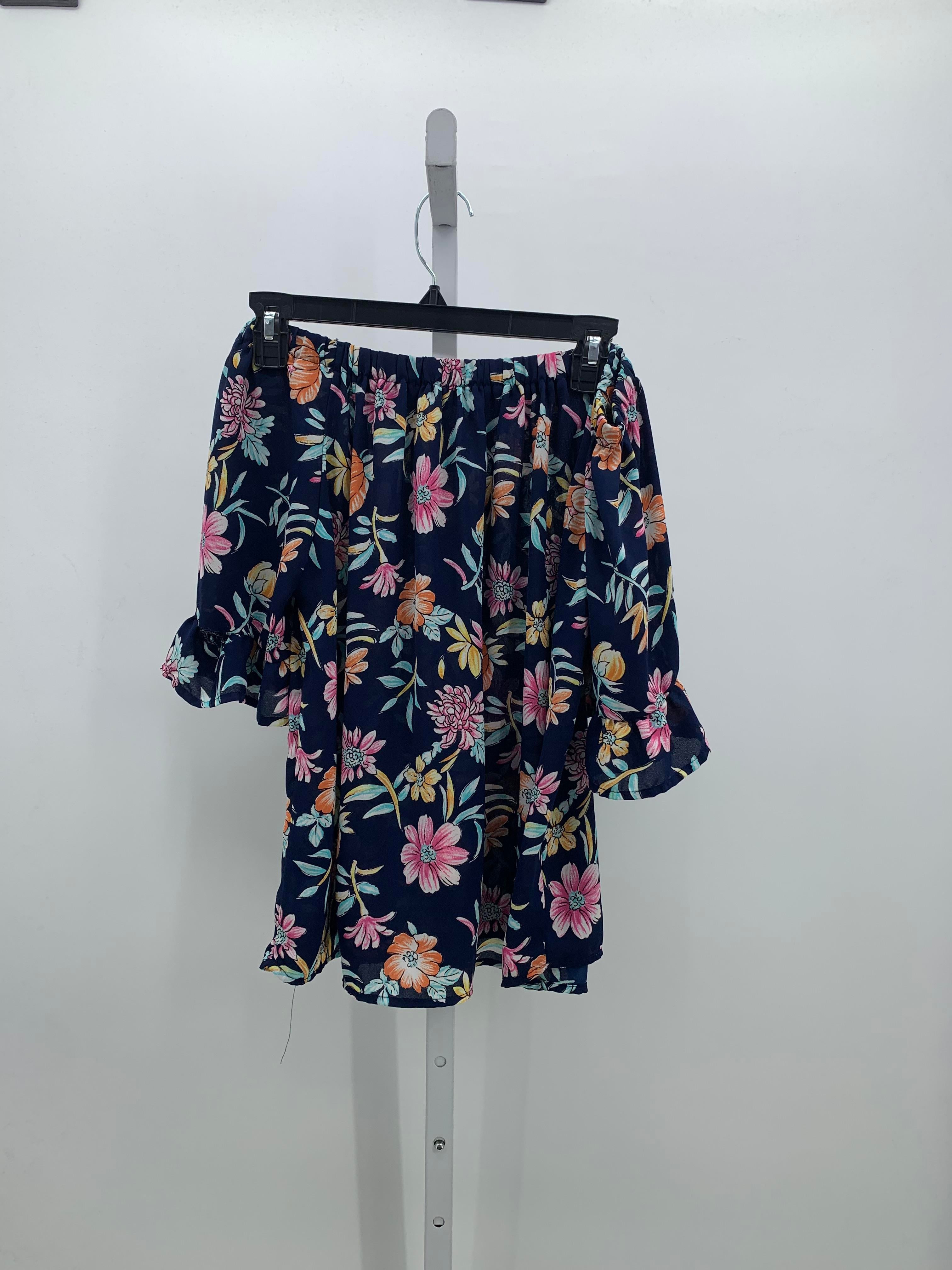 Size Large Juniors Short Sleeve Shirt