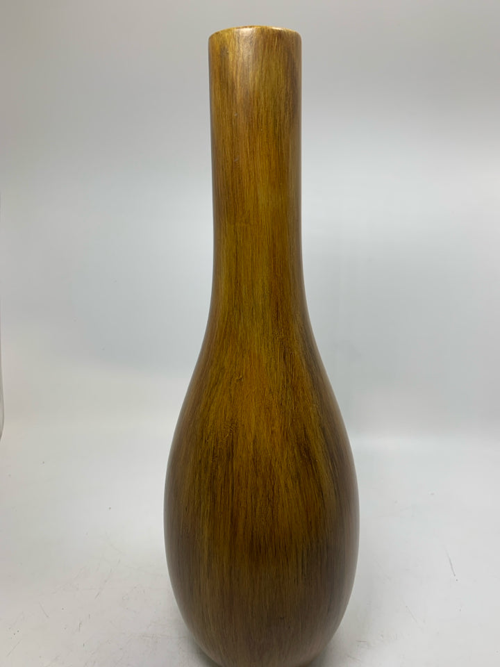 TALL CERAMIC WOOD GRAIN PATTERN VASE.