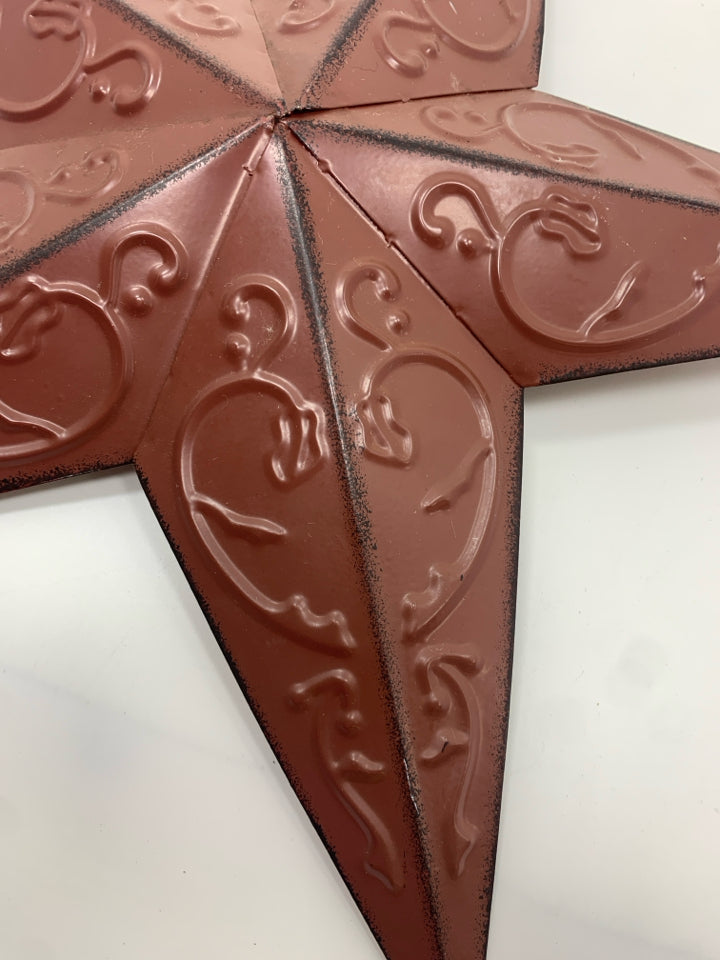 PRIMITIVE RED METAL STAR WALL DECOR.