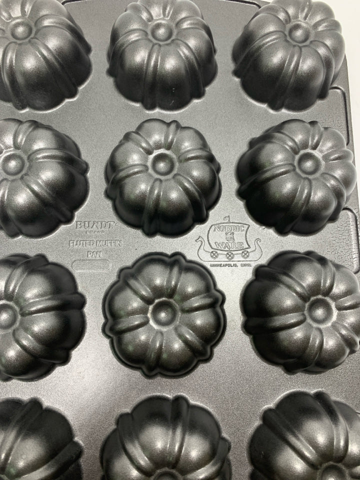 MINI BUNDT CUPCAKE BAKING PAN NON STICK.