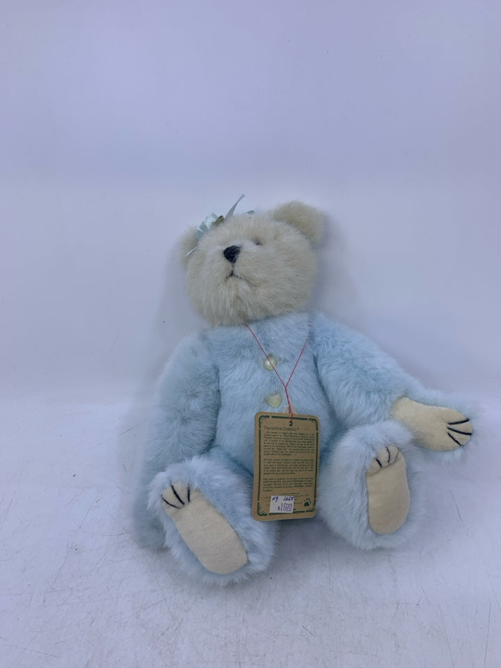 BLUE/WHITE BEAR W/ HEART BUTTONS BOYDS BEAR.