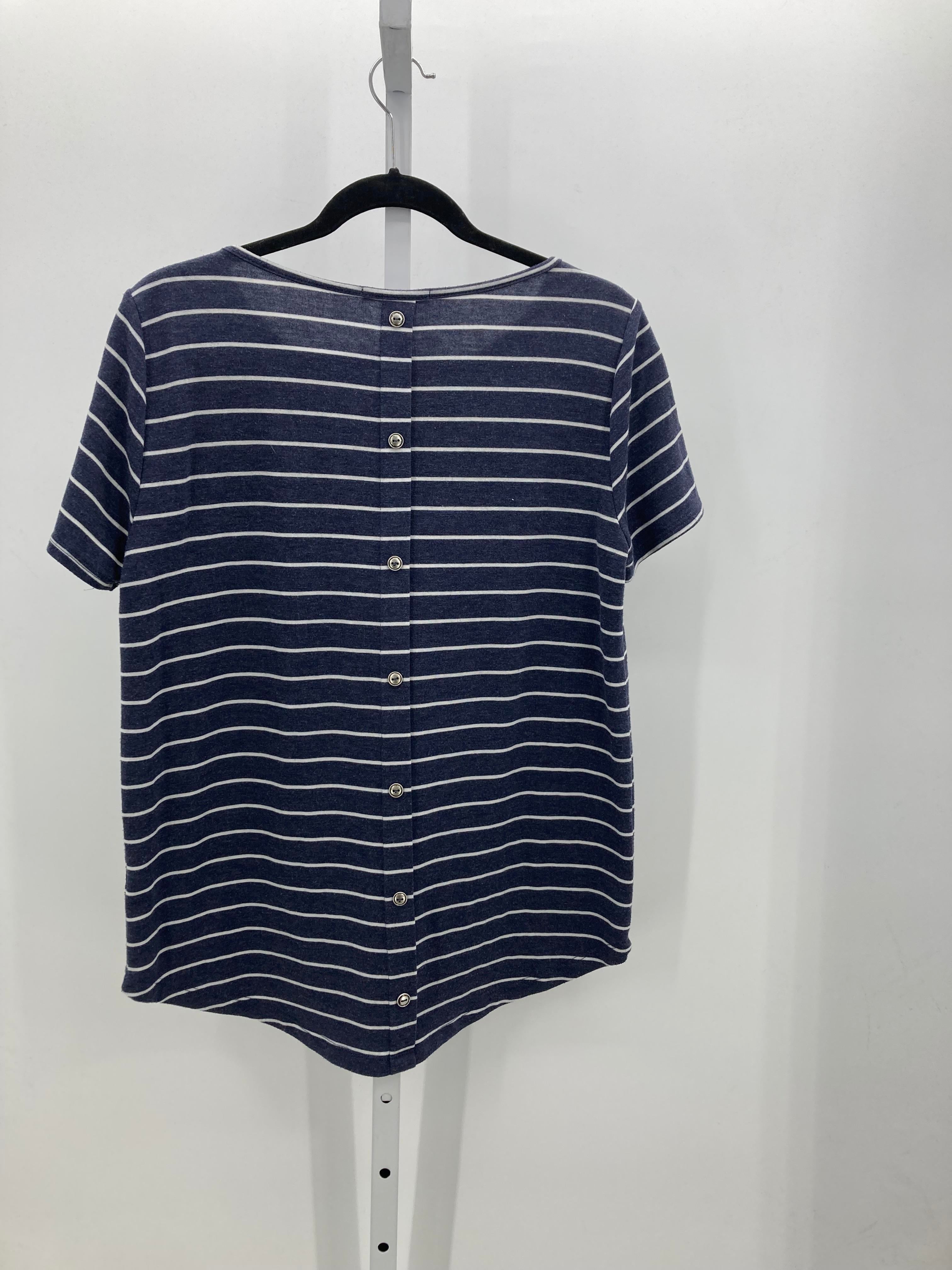 Size Medium Juniors Short Sleeve Shirt
