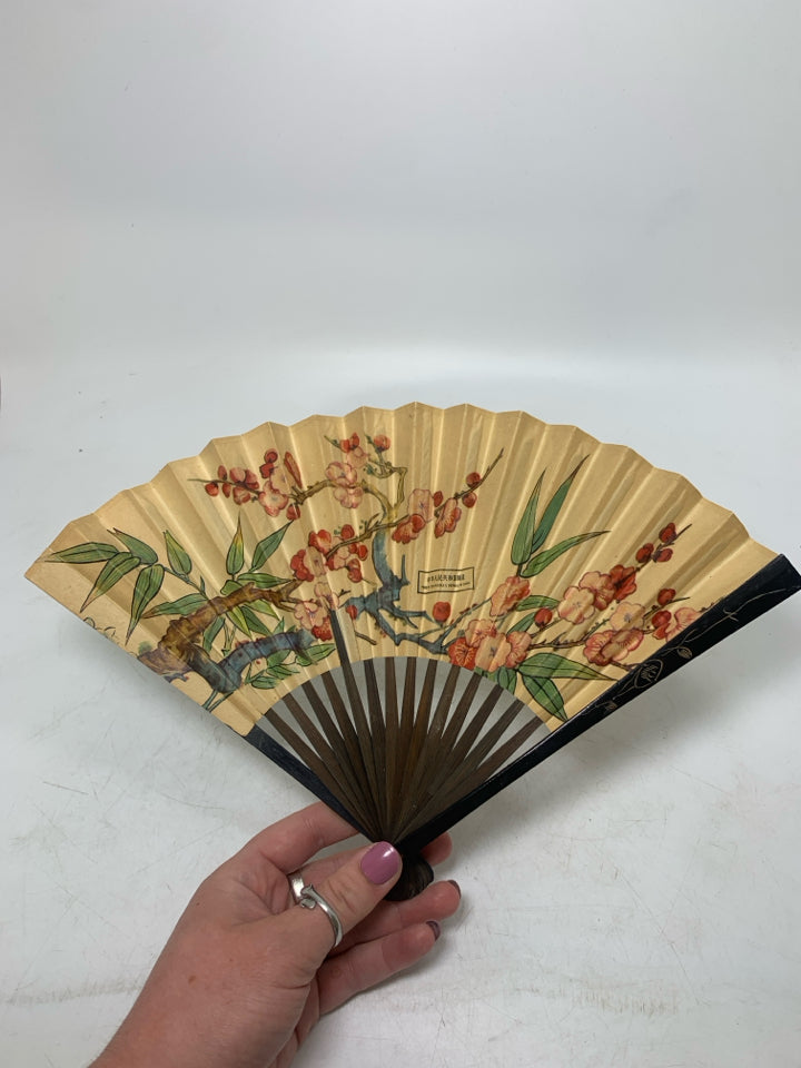 VTG ASIAN STYLE PAPER HAND FAN.