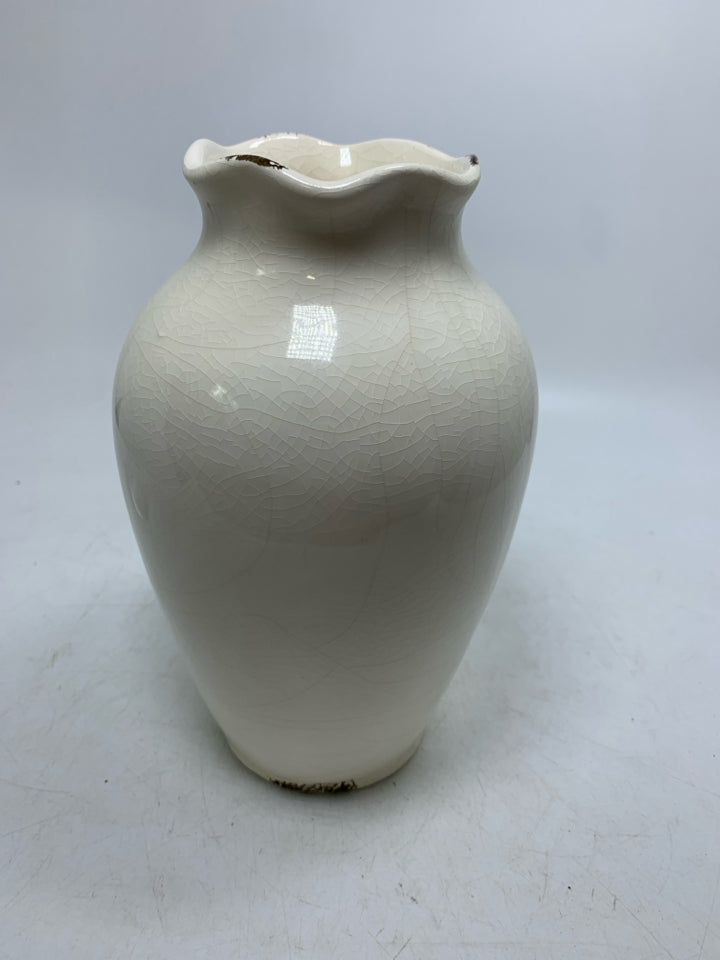 CRACKLE DETAIL W/ MONOGRAM R VASE.