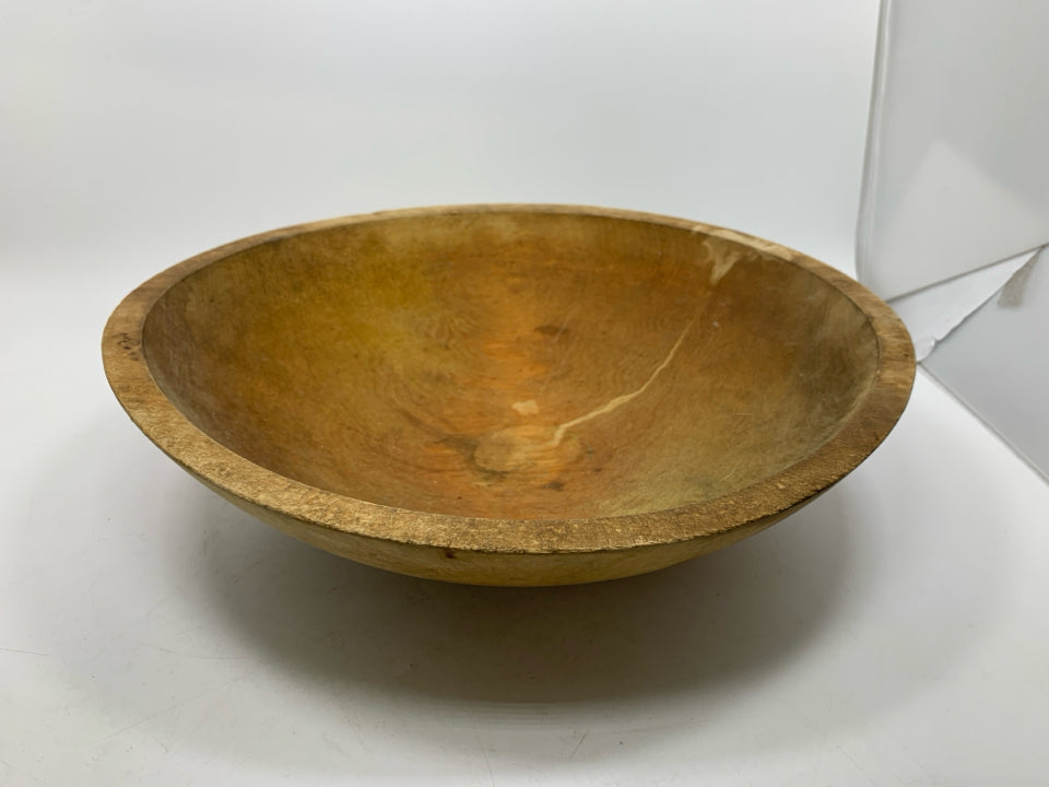 RUSTIC WOOD CARVED BOWL.