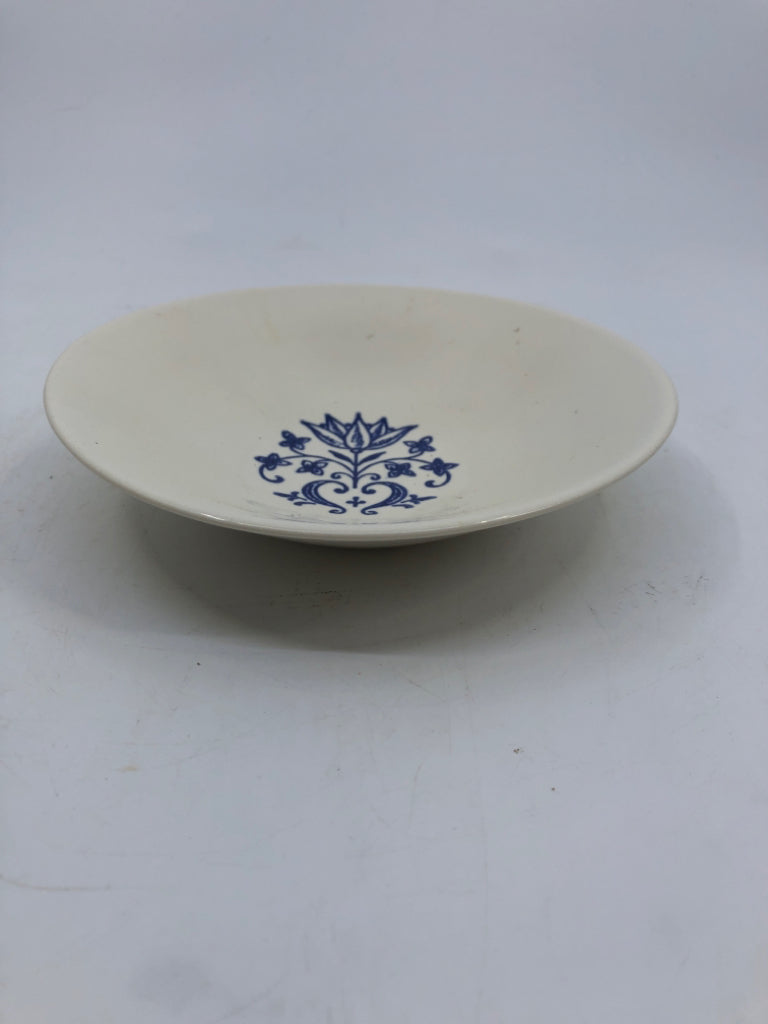 4 VTG SMALL WHITE BOWLS W BLUE FLORAL DETAIL.