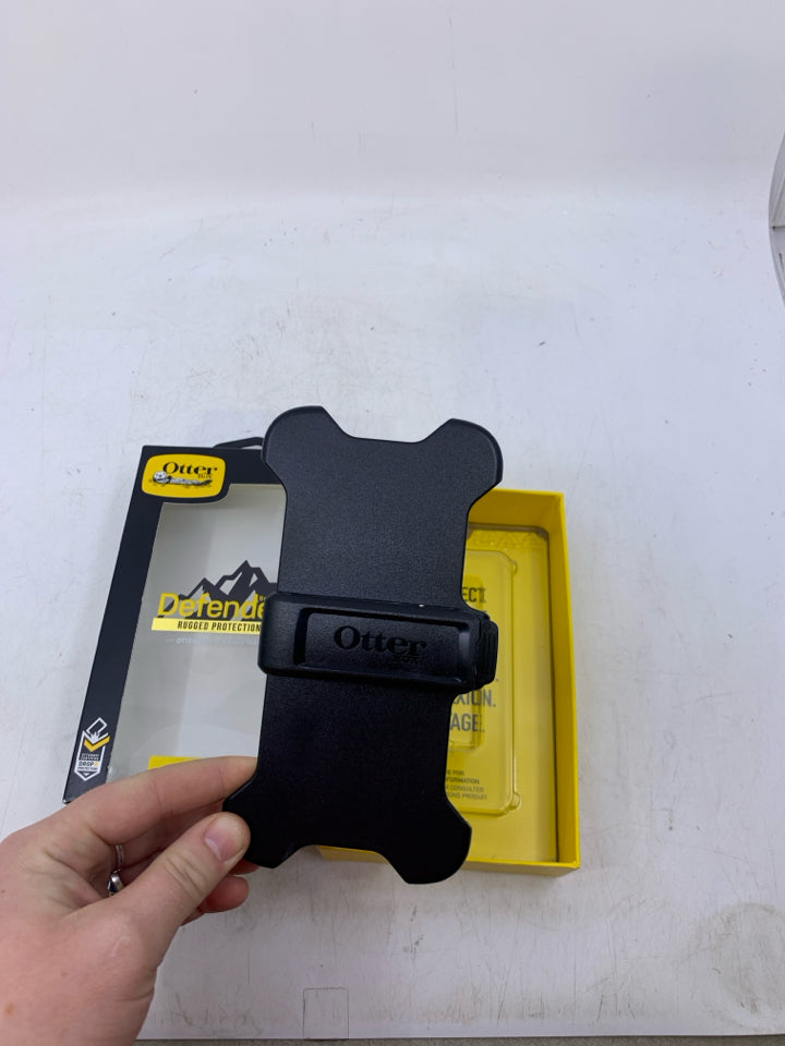 OTTER BOX MOTO Z2 PHONE CLIP IN BOX.