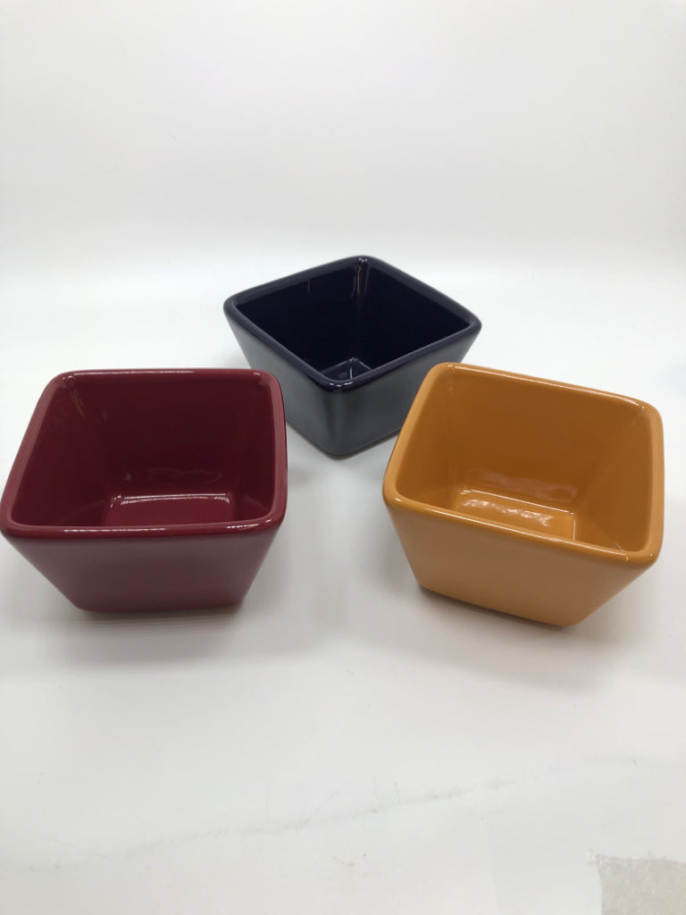 3 SQUARE SIGNATURE ADDITIONS CERAMIC DISHES.