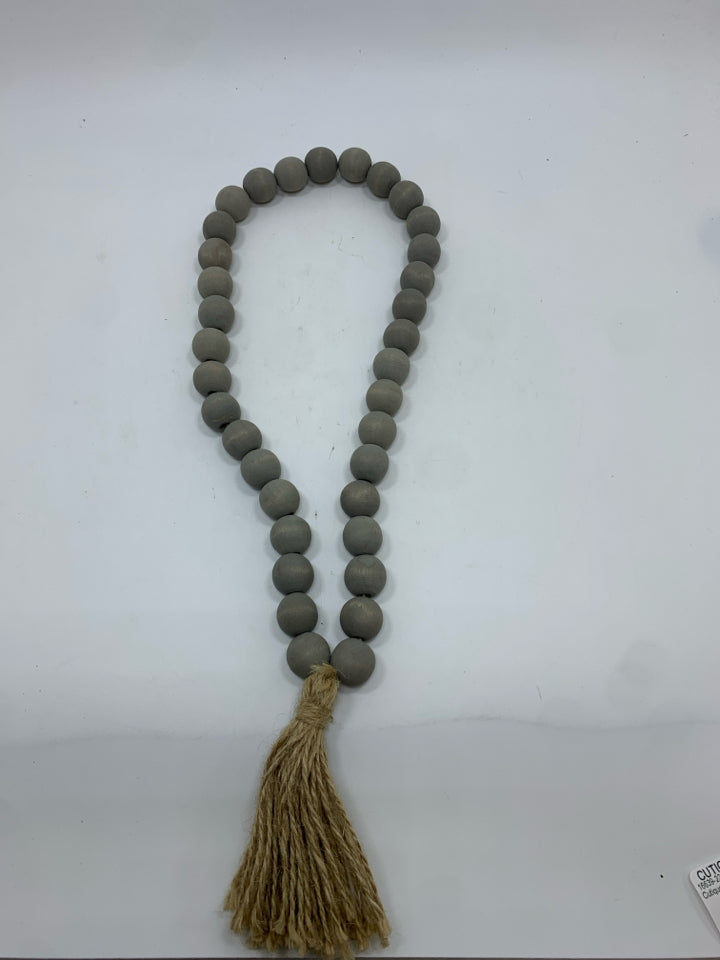 GRAY WOOD BEADED GARLAND.