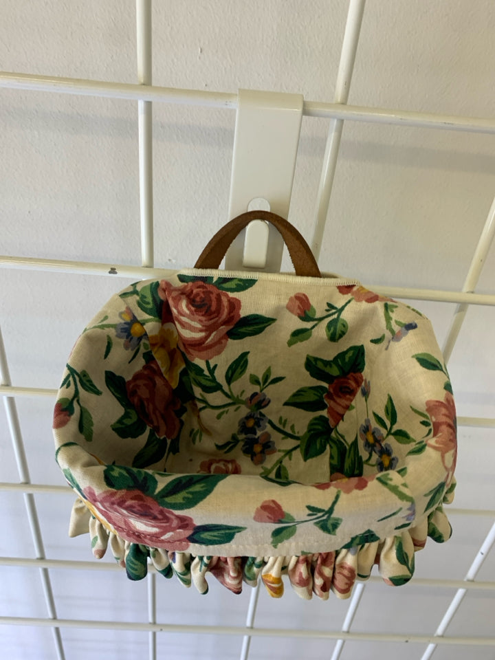 SMALL WALL HANGING BASKET W FLORAL LINER.