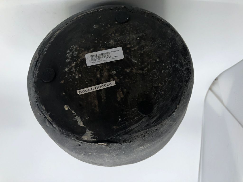 HEAVY DISTRESSED DARK GREY PLANTER.